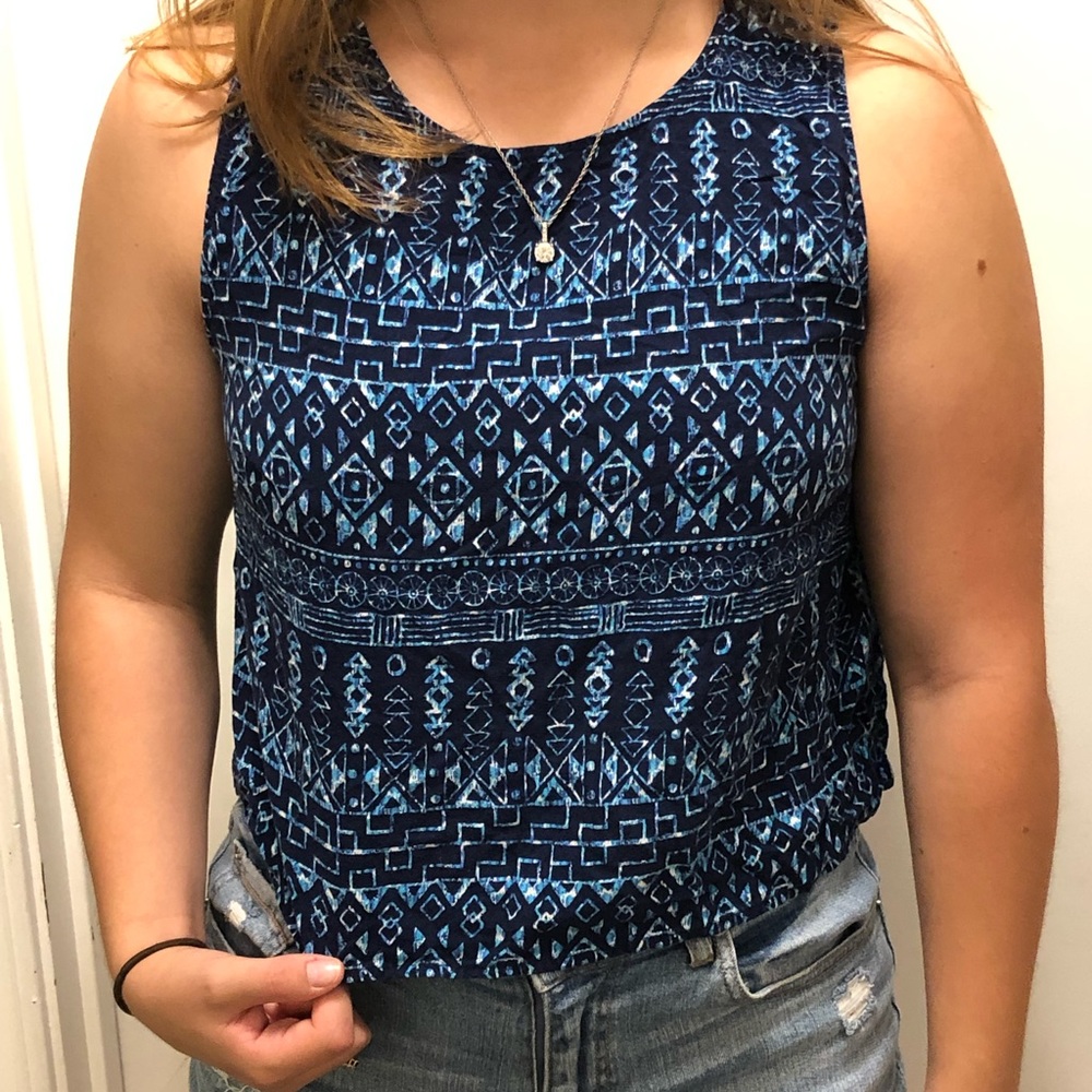 Blue pattered crop top